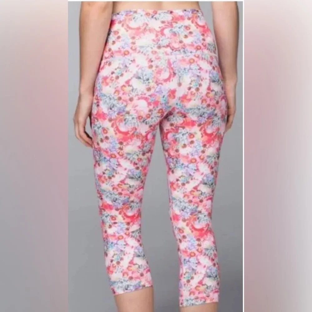 Lululemon Pink Flowerbunga Wunder Under Crop High Waisted Leggings Floral Size 2